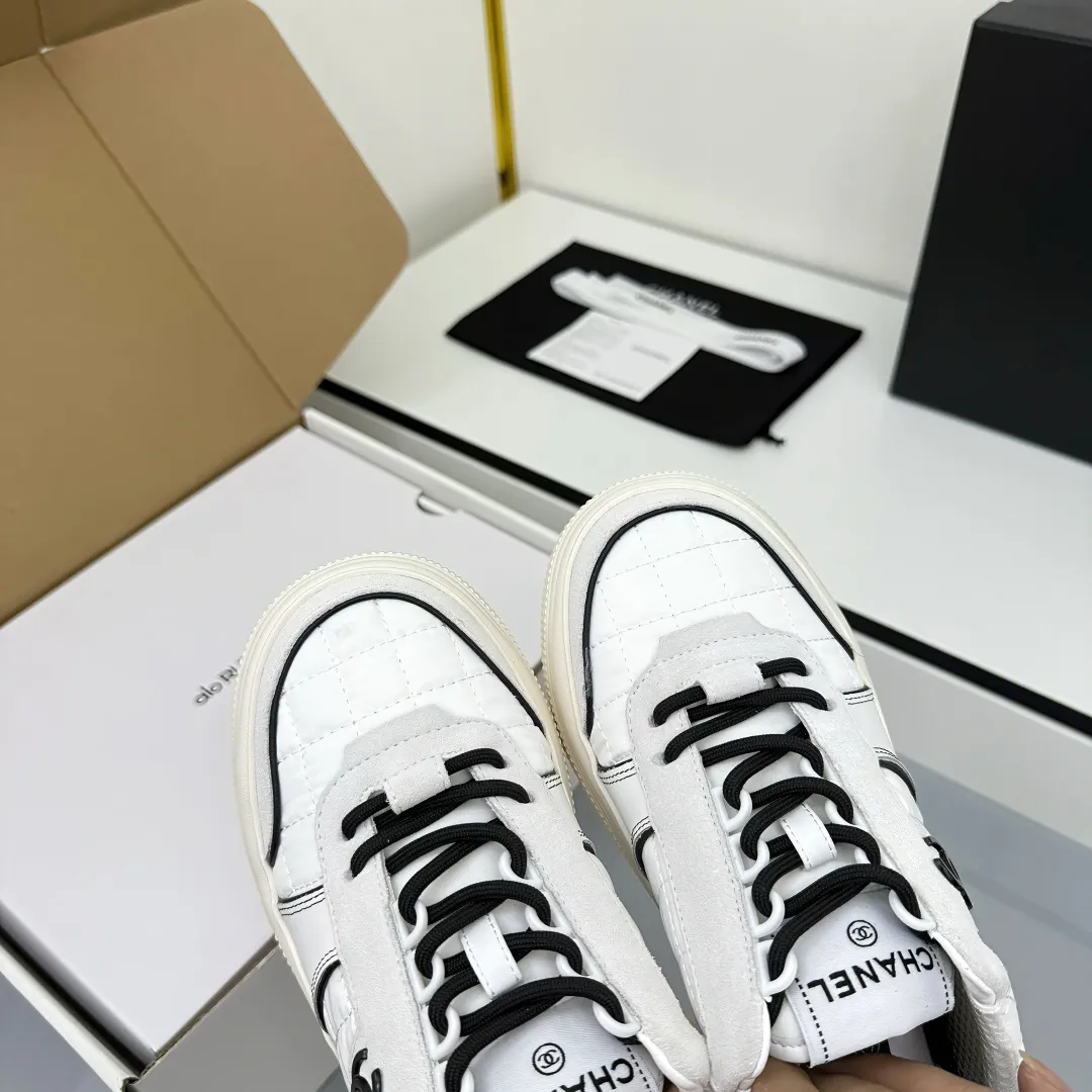 👟👟Ex-factory price 620👟👟 Chanel bread shoes ~ original calfskin panda shoes Chanel 25C latest hot style panda black and white sports shoes casual sneakers Xiaoxiang hot item classic black and white panda color coco girls must pay Fabric: original custom mixed sheepskin lining: original imported breathable mesh lining outsole: Original molded rubber + TPU combination Size: Women's 35-41